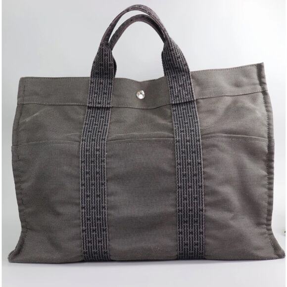42. Hermès Her Line PM Tote Bag - Picture 1 of 14